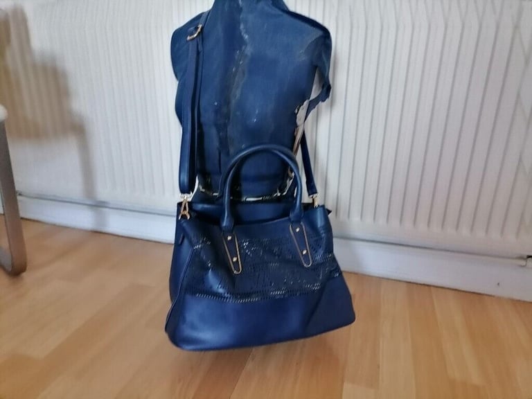 PAULA ROSSI Designer Adjustable Shoulder Leather Handbag. Nr Mint Cond . 