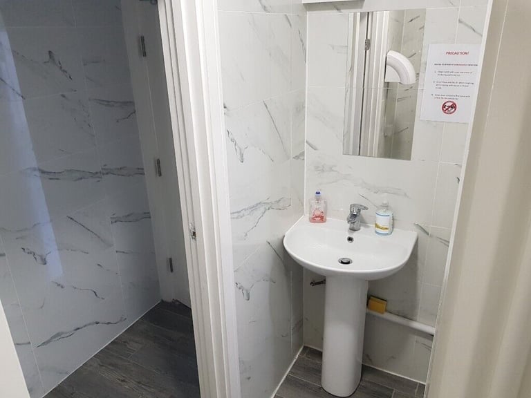 LUXURY OFFICE TO LET - VERY CLOSE TO STATION :)