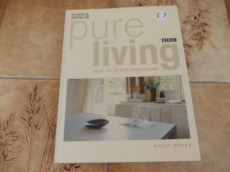 M&S book Pure living How to detox your home very good condition
