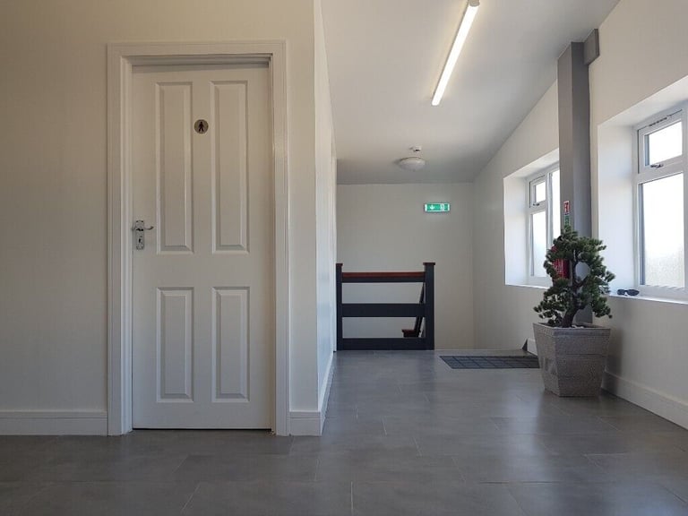 LUXURY OFFICE TO LET - VERY CLOSE TO STATION :)