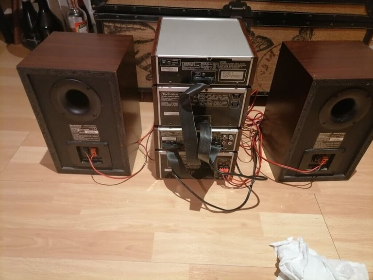 Vintage TECHNICS HI FI STEREO STACK COMPLETE SYSTEM HD 51. Silver with Walnut Finish. 