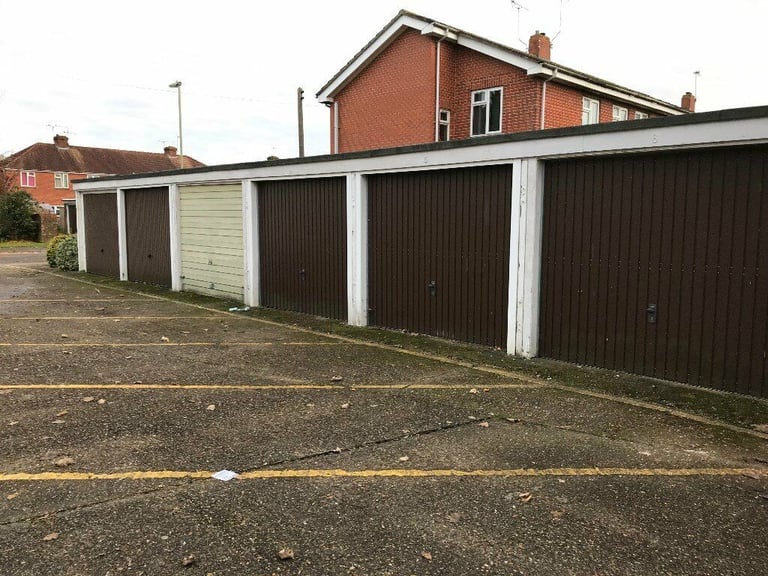 Garages available now for rent in ROMSEY HAMPSHIRE- various locations 