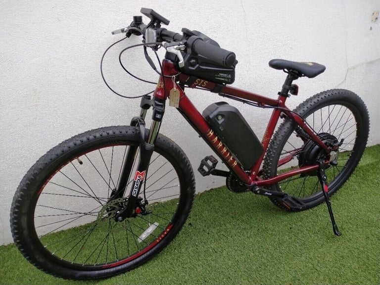 Fast electric bike built in our Wimborne workshop with the ladies in m