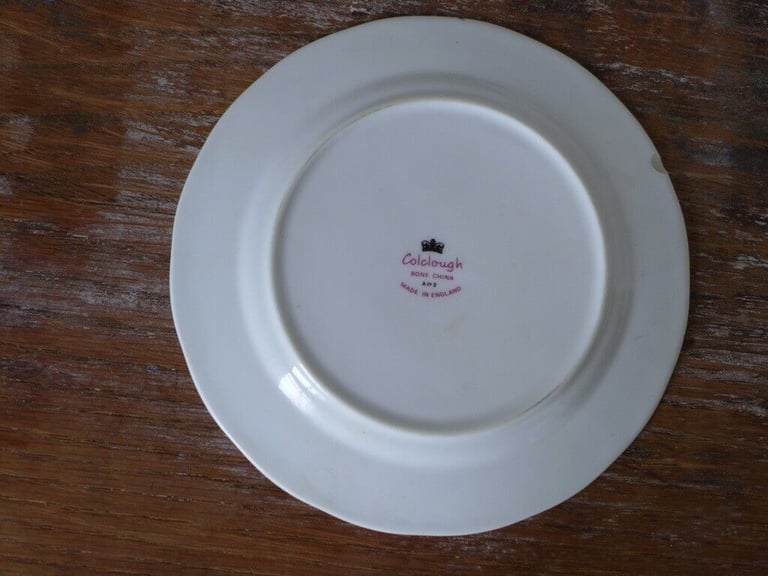 Six pieces of matching vintage COLCOUGH BONE CHINA. Believe ANGELA pattern