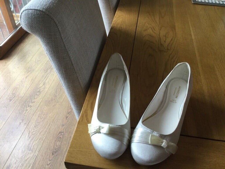 image for SHOES SUITABLE FOR WEDDING.