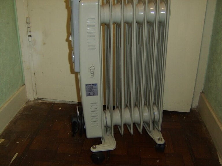 image for DAEWOO 7 Fin Portable Oil Filled Radiator