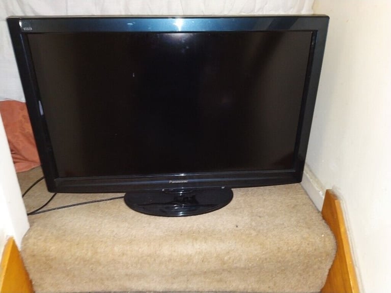 image for TV Panasonic 32inch with freesat and freeview