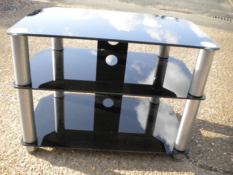 image for T V STAND . IN EXCELLENT CONDITION . AS NEW .**** NEW POSTCODE WR2 WORCESTER
