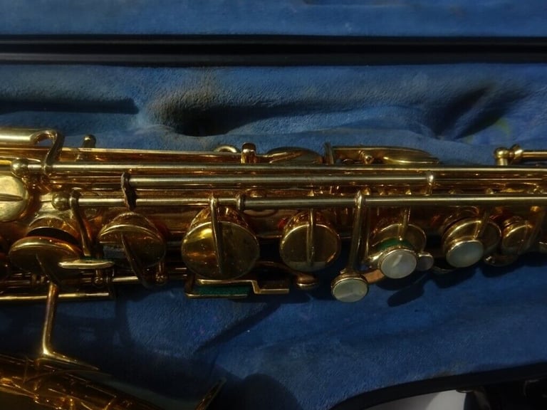 beuscher tru tone alto saxaphone,gold plated.