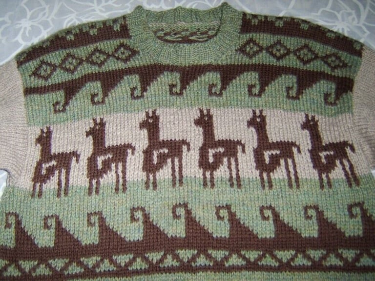  Unisex Sweater  Size M