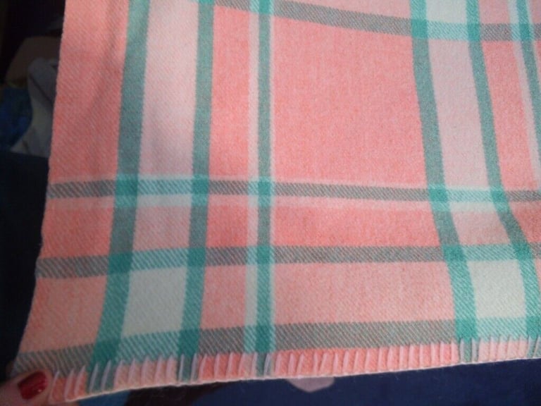 Welsh Wool Blanket Derw 100% Welsh wool Pink  / Cream /Green Plaid 