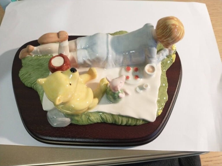 Royal Doulton Winnie The Pooh "Summers Day Picnic" BOXED NEVER DISPLAYED
