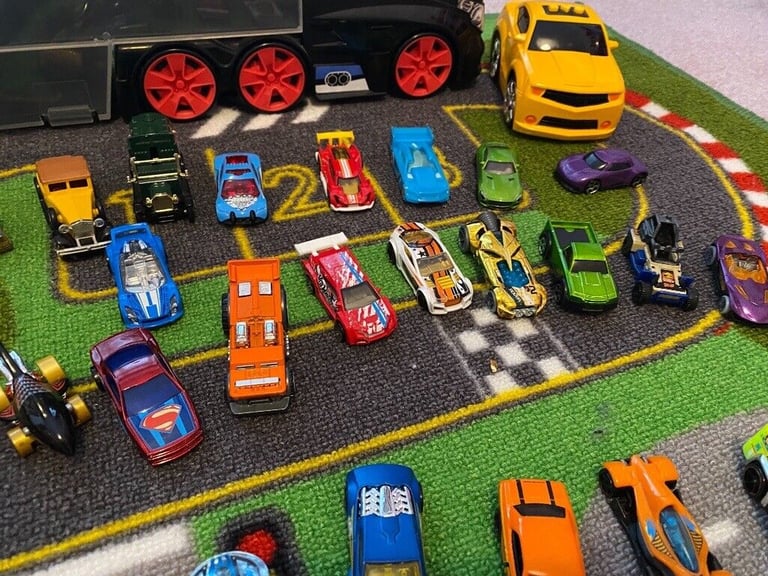 Toy car bundle hot wheels cars with toy Matt and car carry csse