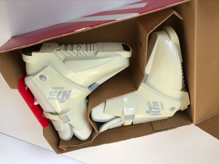 Vintage Ladies Ski Boots Size 6 In Original Box