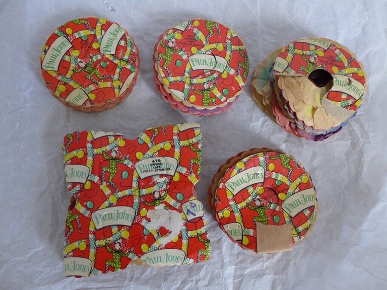 image for COLLECTABLE: 6 VINTAGE CHRISTMAS PAPER CHAINS.