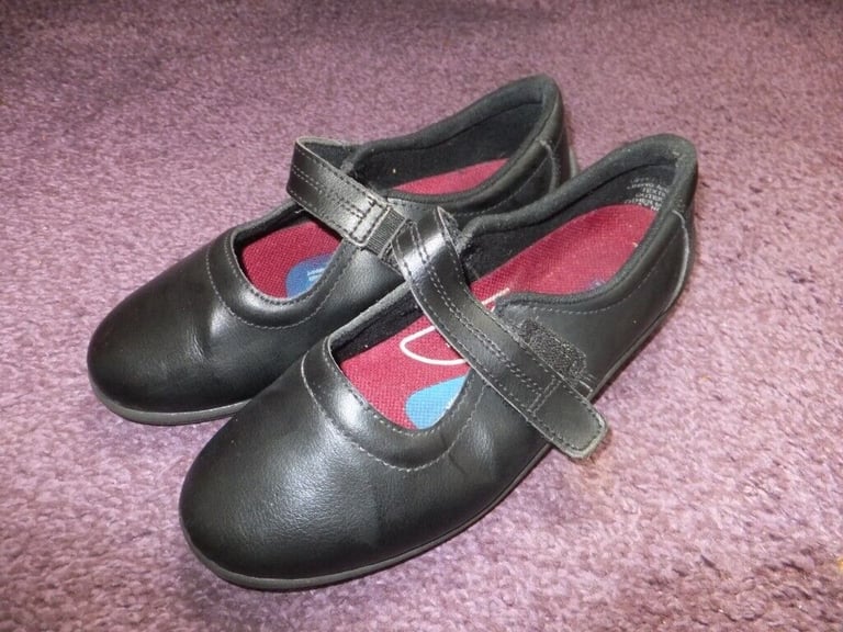 WOMENS / GIRLS BLACK - FREE- STEP - SHOES - WIDE FIT SIZE 5 EEE - VELCRO STRAPS
