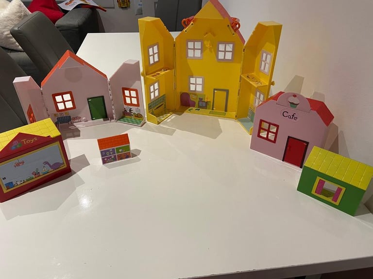 Peppa pig land carry case houses 