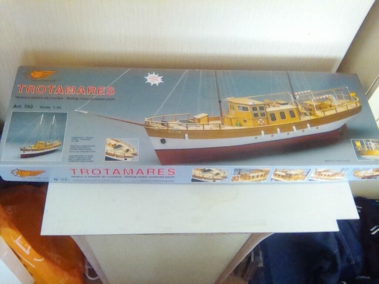 image for MANTUA model kit, TROTAMARES  motor schooner 