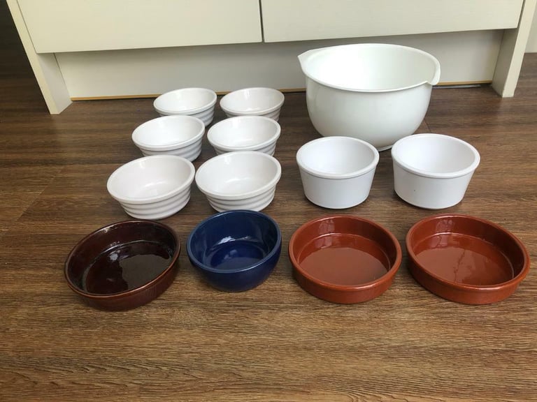 12 glazed ceramic pie/dessert dishes and mixing bowl. Collect Chichester