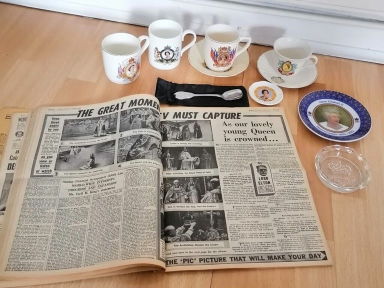 Royal Memorabilia Lot : 10 × Collectible E ll R 1953 - 2002 Commemorative Items 
