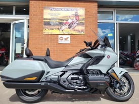 HONDA GL1800 GOLDWING BAGGER WITH TALL SCREEN, BACK RESTS, CENTRE STAND 