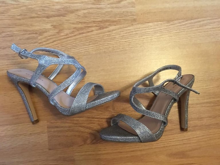 image for Silver Heels Size ( 4 ) 