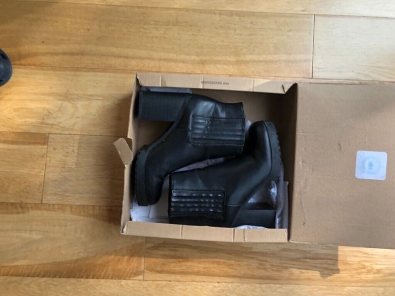 image for Pull & Bear black ankle boots size 5