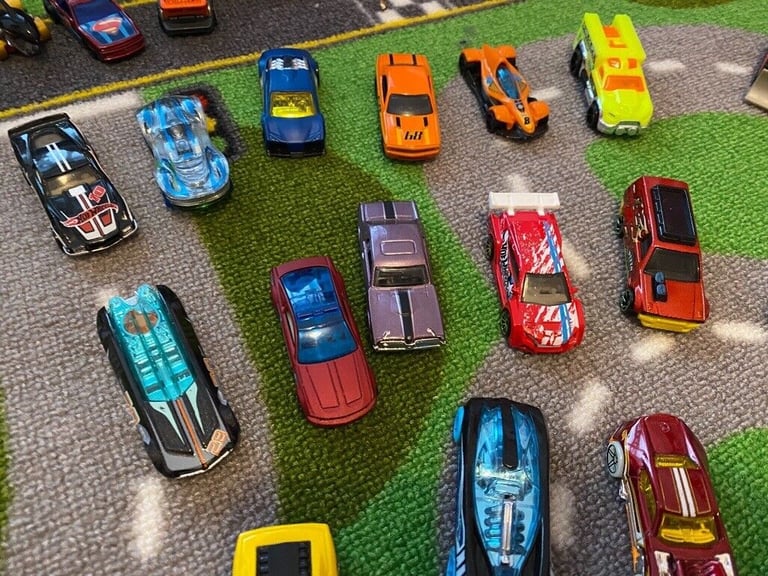 Toy car bundle hot wheels cars with toy Matt and car carry csse