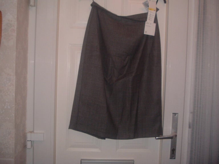 LADIES 80/90S  SUIT  NEVER USED