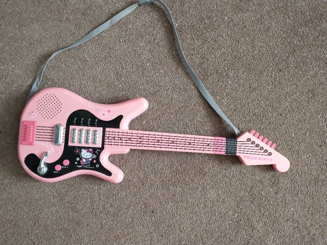 GIRLS TOY REPLICA ELECTRIC GUITAR HELLO KITTY. in Swansea