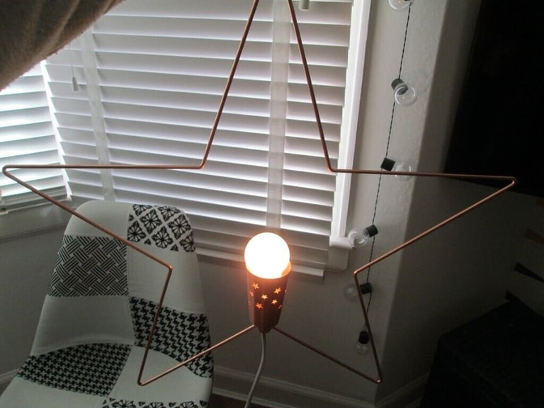 GORGEOUS VERY LARGE GOLD STAR LIGHT