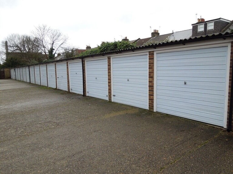 Garage to Let