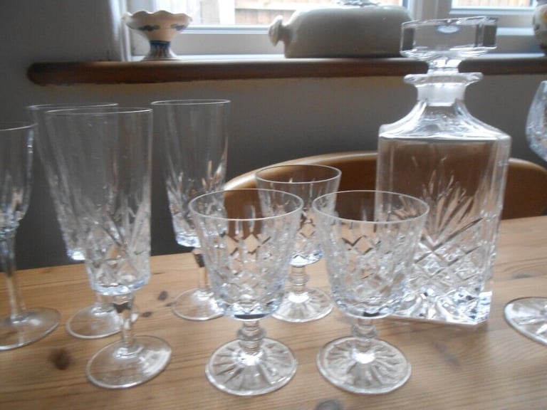 BUNDLE OF VINTAGE CRYSTAL GLASSWEAR & DECANTER