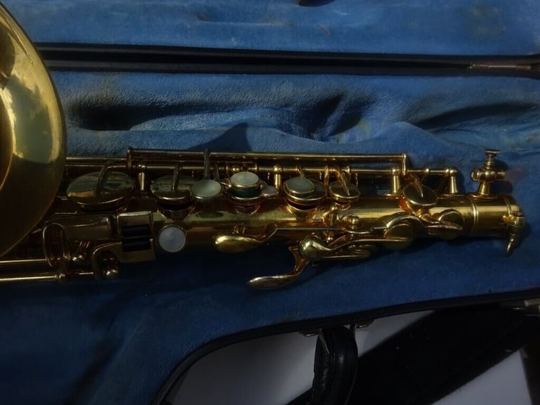 beuscher tru tone alto saxaphone,gold plated.