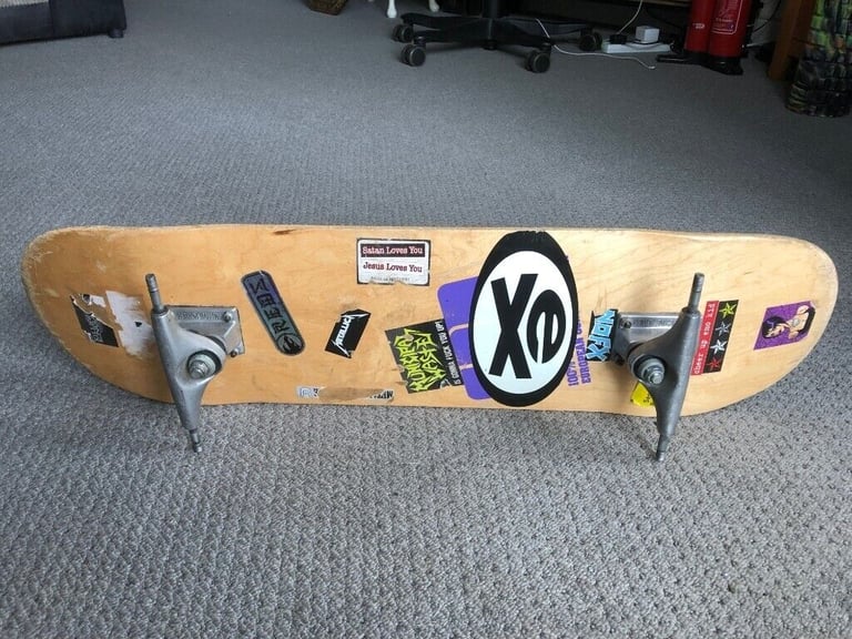 Good Quality 8" Skateboard Deck in Very Good Condition with Active Power Trucks