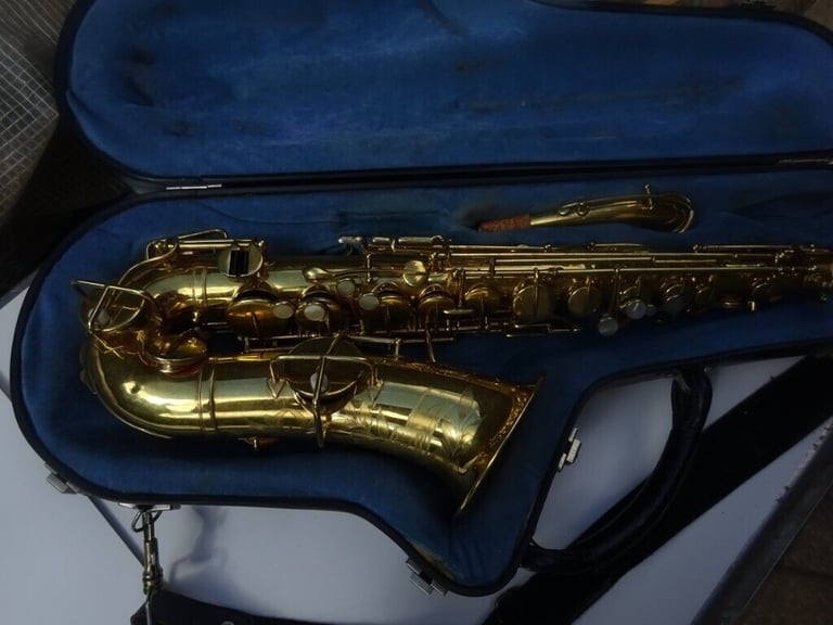 beuscher tru tone alto saxaphone,gold plated.