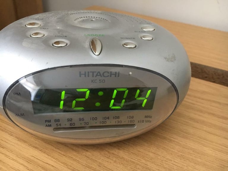 Hitachi digital clock with FM Radio