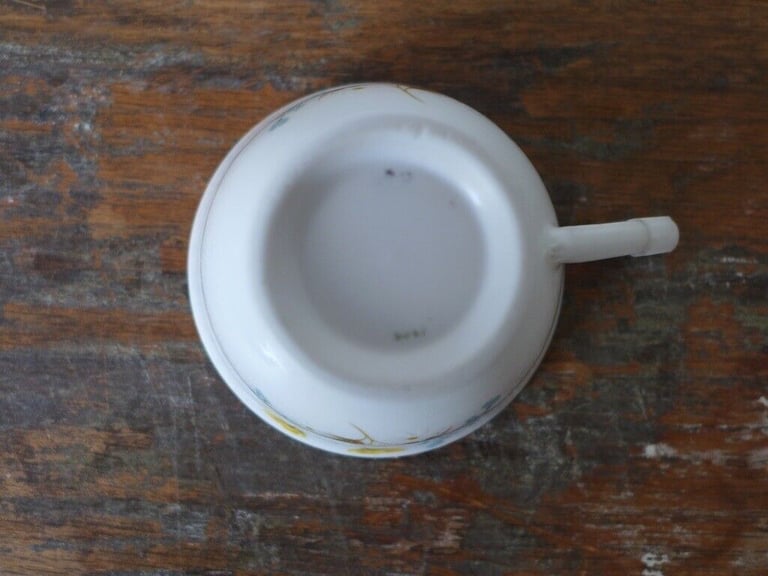 Six pieces of matching vintage COLCOUGH BONE CHINA. Believe ANGELA pattern