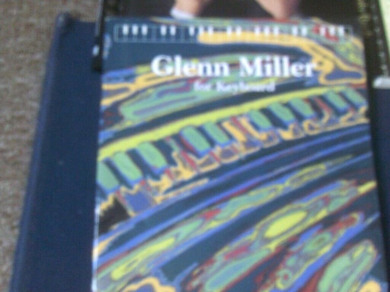 3 MIXED KEYBOARD / GUITAR MUSIC BOOKS    BUYER COLLECTS  