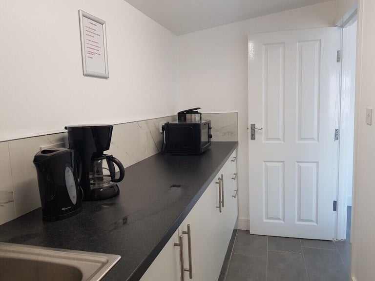 LUXURY OFFICE TO LET - VERY CLOSE TO STATION :)