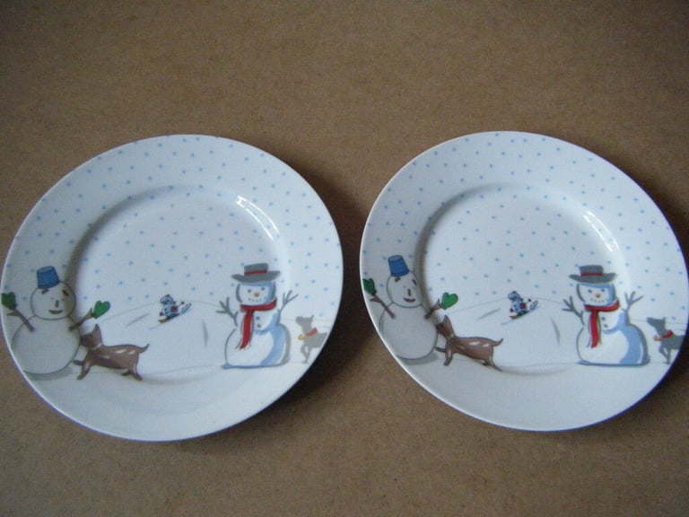 Set of 4 (SNOWMAN SIDE PLATES). Boxed in excellent condition.
