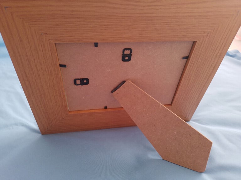 PHOTO FRAME for 5 x 7ins photo. Quality, light-oak frame. New cond.