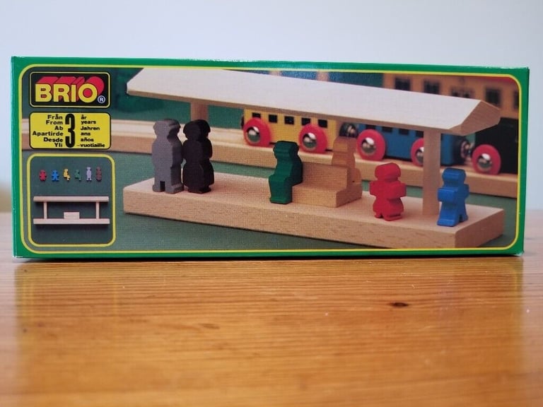 image for BRIO Vintage wooden Platform with Bench and 3 Figures 33368 