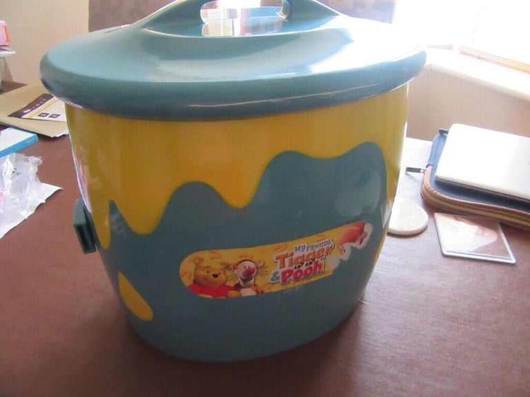 image for Winnie The Pooh & Friends Art Craft Bundle in Large Storage Carry Case - REDUCED