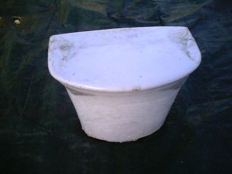 1 x  brand new unused bare  white toilet cistern £20.00 or near offer