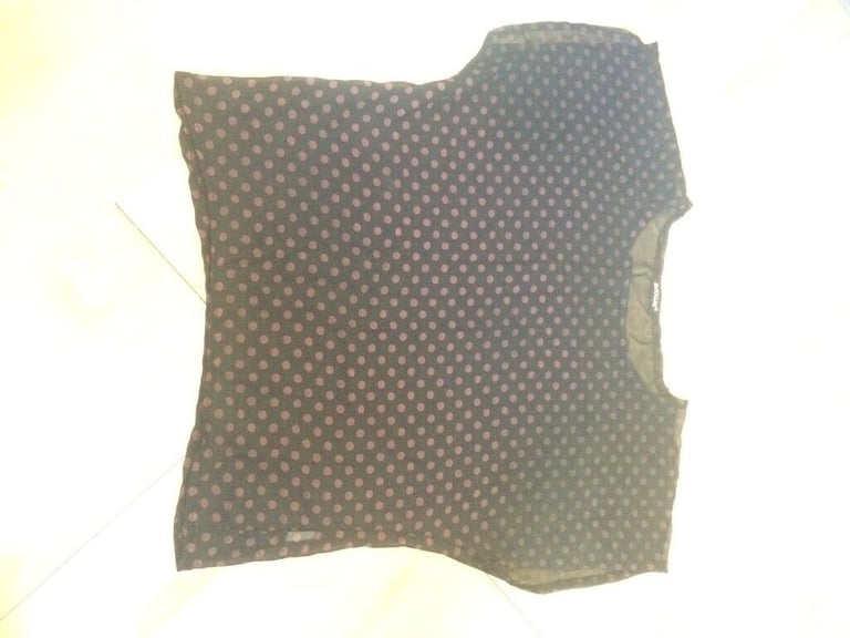 Attractive polka dot top size 12/14 unworn
