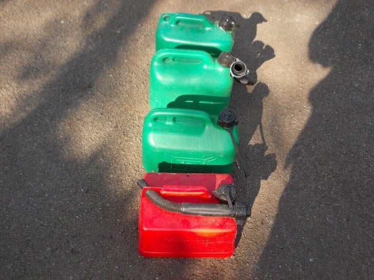 PLASTIC 5L PETR0L CONTAINERS. 