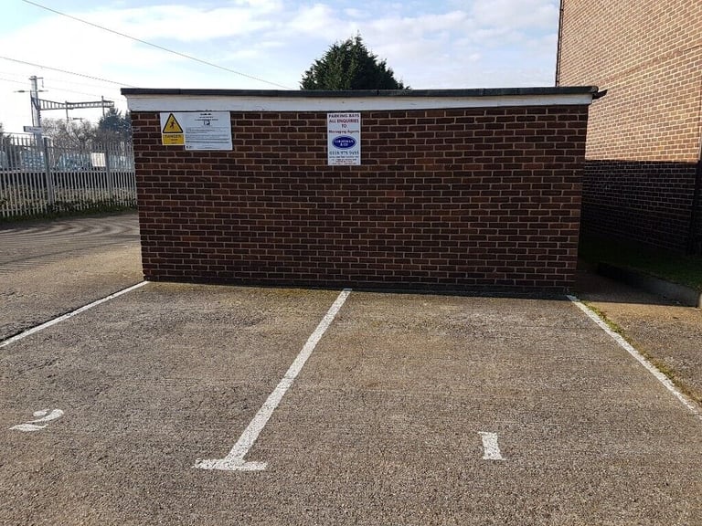 Parking Bay to rent: Sandringham Court off Station Road, Slough SL1 6JU