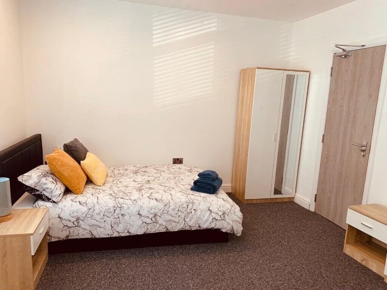 Spacious Large Double Ensuite Room In Watford In Shared House All Bills Included in Watford