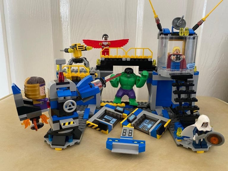 Lego Marvel “Hulk Lab Smash” 76018
